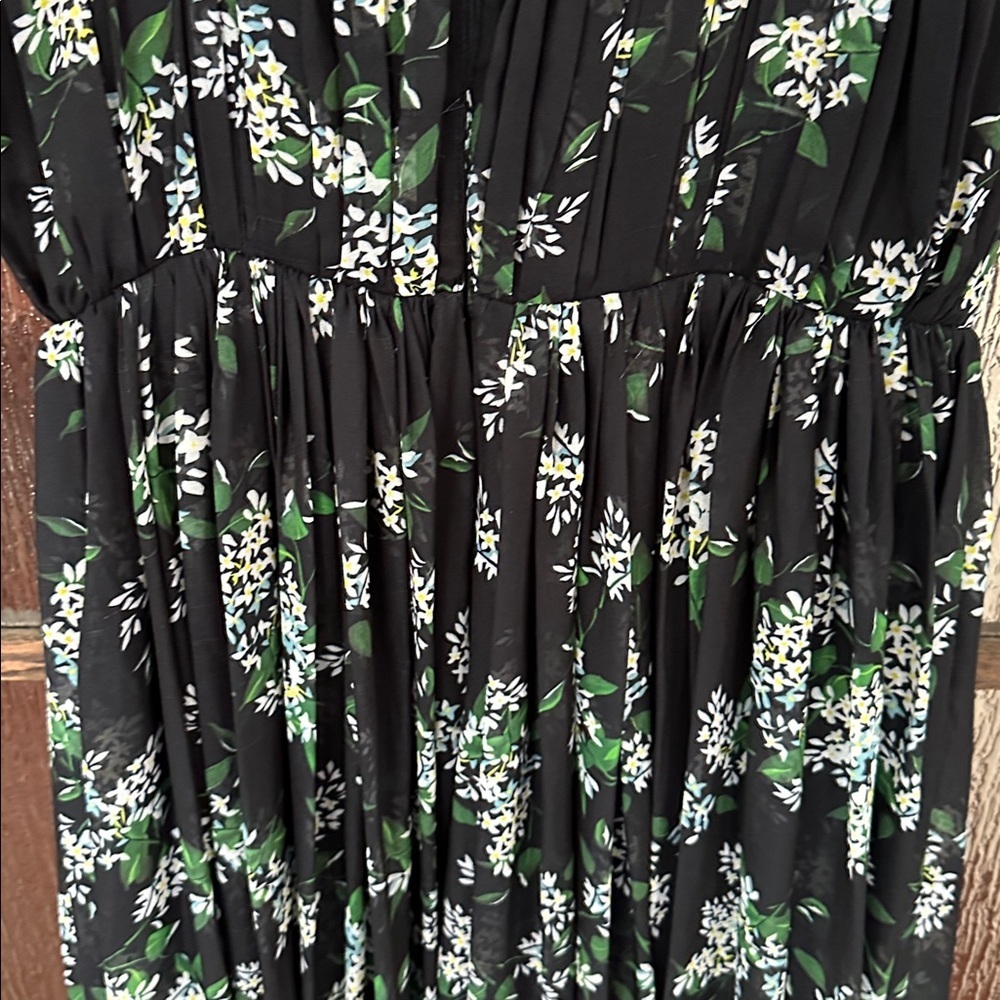 Sau Lee
Georgina size 8 long black floral spaghetti strap special occasion gown. - Picture 14 of 17